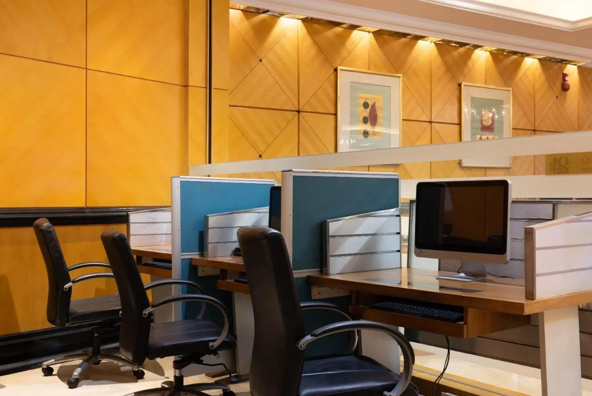 Image 6 of Crowne Plaza Hotel & Suites Landmark Shenzhen, an IHG Hotel – Nearby Luohu Border, Indoor heated swimming pool, Complimentary Welcome Drink
