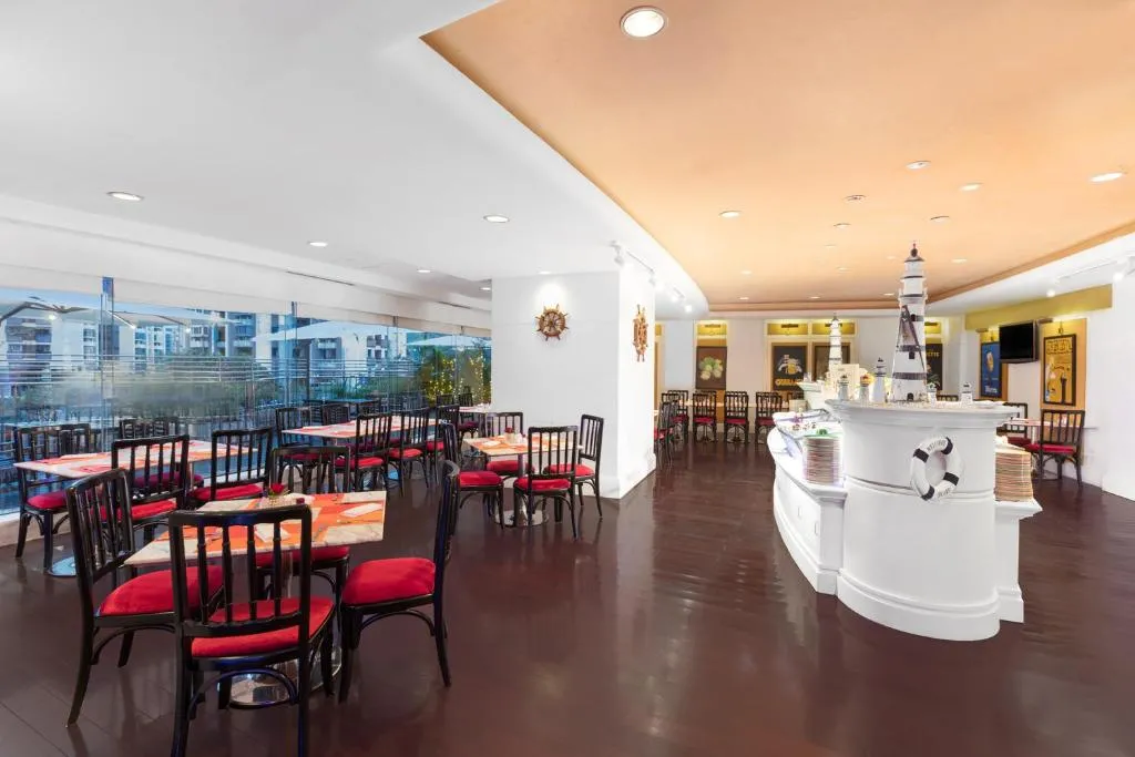 Image of Crowne Plaza Hotel & Suites Landmark Shenzhen, an IHG Hotel – Nearby Luohu Border, Indoor heated swimming pool, Complimentary Welcome Drink