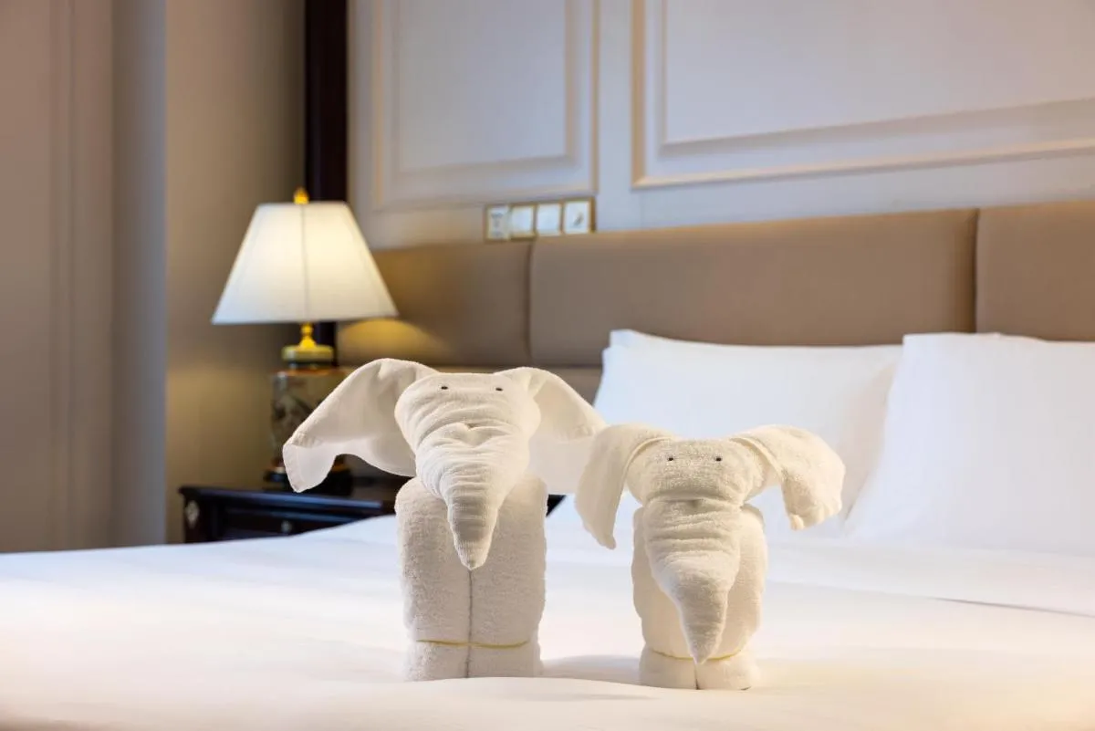Image 4 of Crowne Plaza Hotel & Suites Landmark Shenzhen, an IHG Hotel – Nearby Luohu Border, Indoor heated swimming pool, Complimentary Welcome Drink