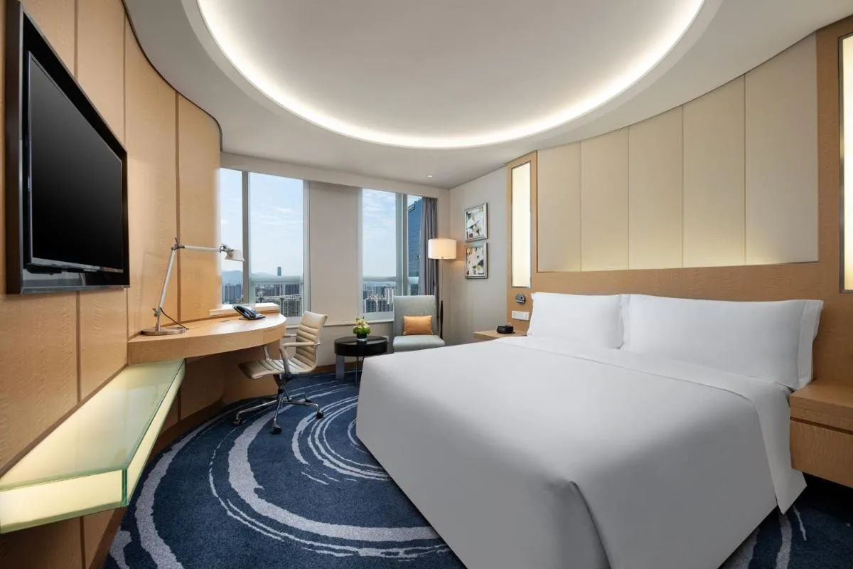 Image 2 of Crowne Plaza Shenzhen Futian, Near to Shenzhen Convention&Exhibition Centre, Shenzhen Stock Exchange and Shenzhen Civic Center, Outdoor Heated Pool