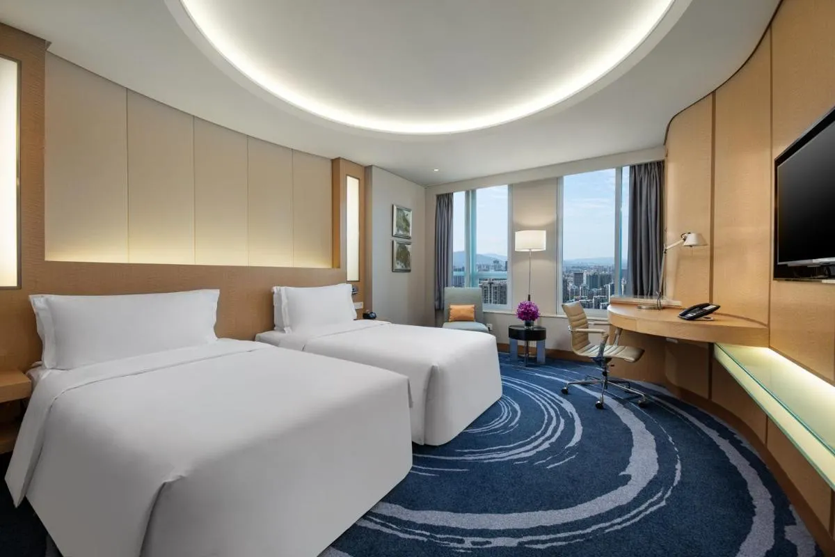 Image 4 of Crowne Plaza Shenzhen Futian, Near to Shenzhen Convention&Exhibition Centre, Shenzhen Stock Exchange and Shenzhen Civic Center, Outdoor Heated Pool
