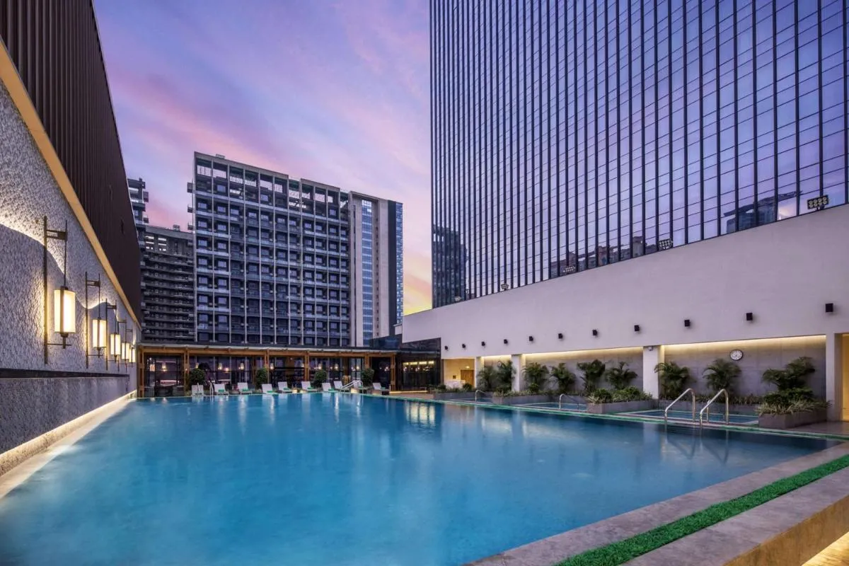 Image 1 of DoubleTree by Hilton Hotel Shenzhen Longhua, Near Huawei, Foxcnn, Shenzhen North Railway, Uniwalk & Uniworld Shopping Mall, Sam’s Club