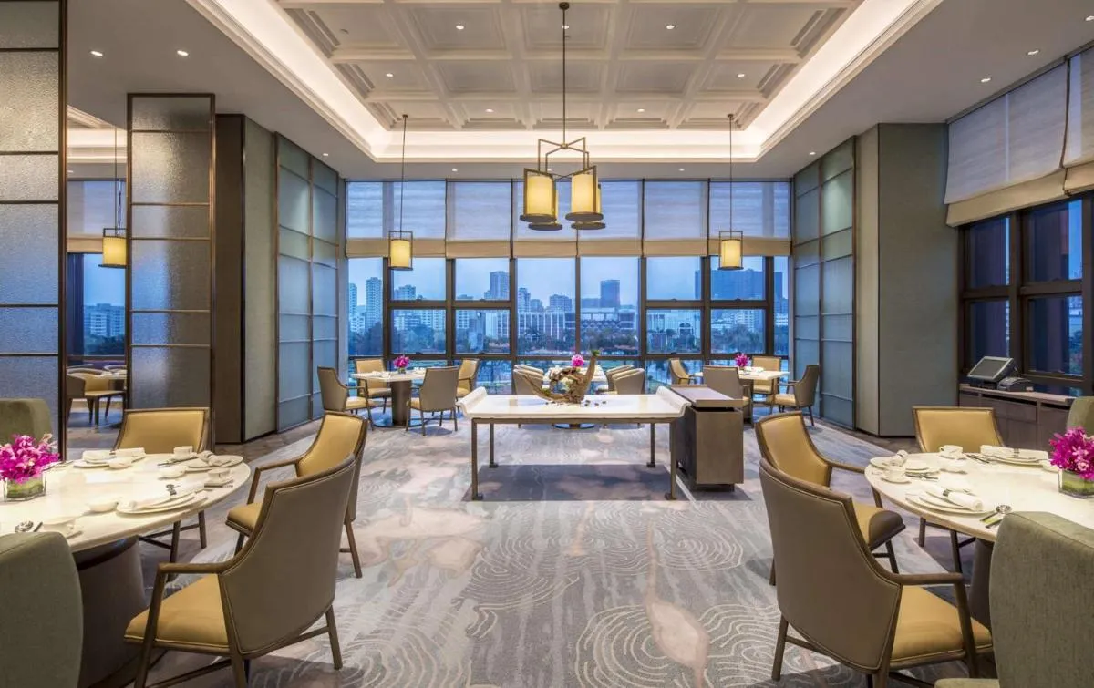 Image 4 of DoubleTree by Hilton Hotel Shenzhen Longhua, Near Huawei, Foxcnn, Shenzhen North Railway, Uniwalk & Uniworld Shopping Mall, Sam’s Club