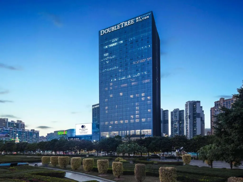 Image of DoubleTree by Hilton Hotel Shenzhen Longhua, Near Huawei, Foxcnn, Shenzhen North Railway, Uniwalk & Uniworld Shopping Mall, Sam’s Club