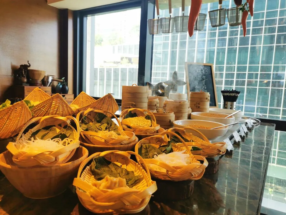 Image 4 of Fraser Suites Shenzhen, Near Huaqiang North Business Zone, Infinity pool, Offer 1 free breakfast