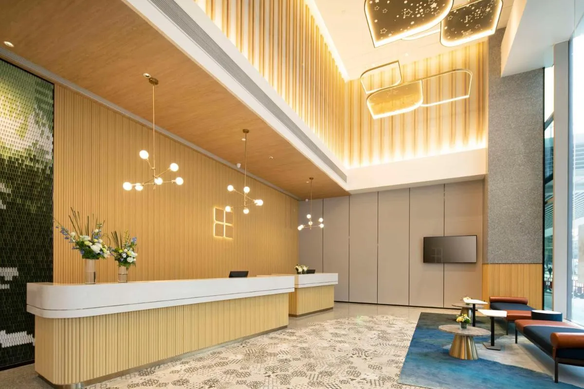 Image 2 of Hilton Garden Inn Shenzhen Airport,Enjoy 24-hour free delivery to Shenzhen Baoan Airport on the hour