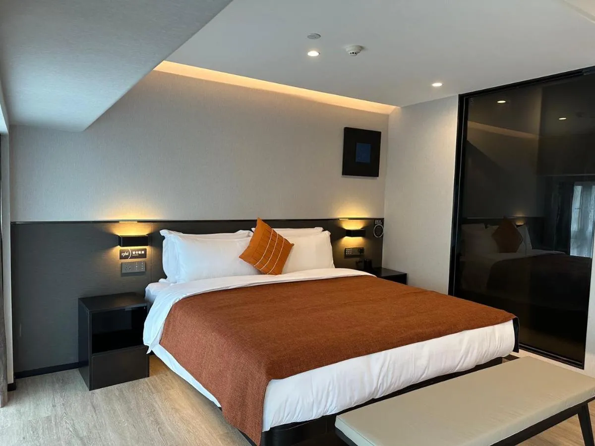 Image 1 of Lia Hotel