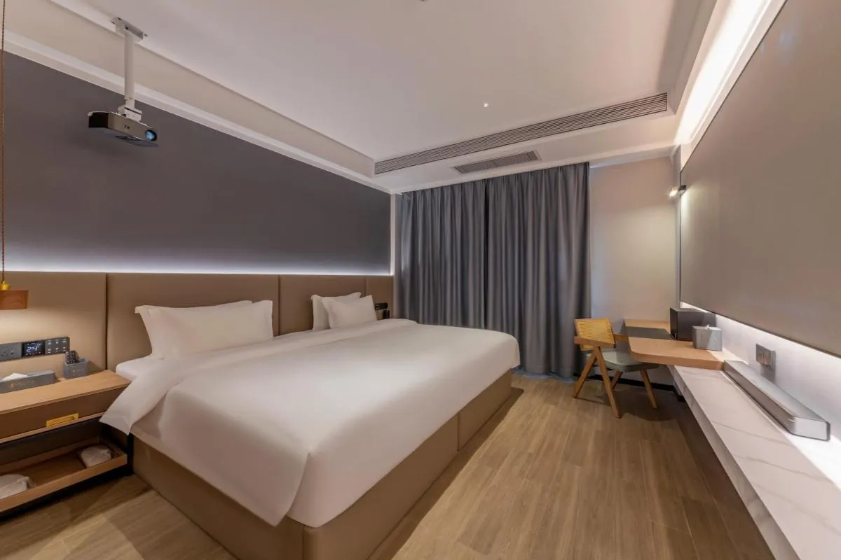 Image 1 of Luyue Hotel Movie Hotel Huaqiangbei Convention and Exhibition Center Branch