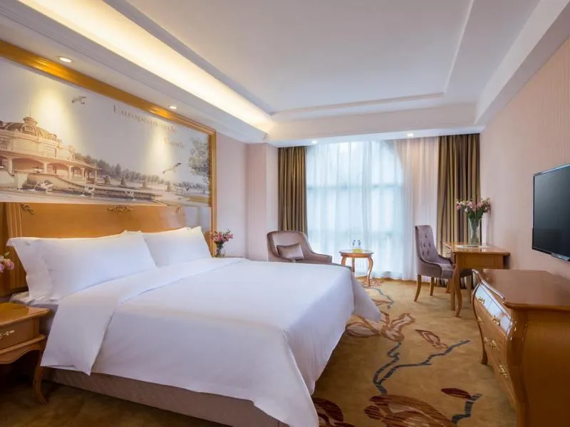 Image 1 of Vienna Classic Hotel Shenzhen Bantian Wuhe Avenue