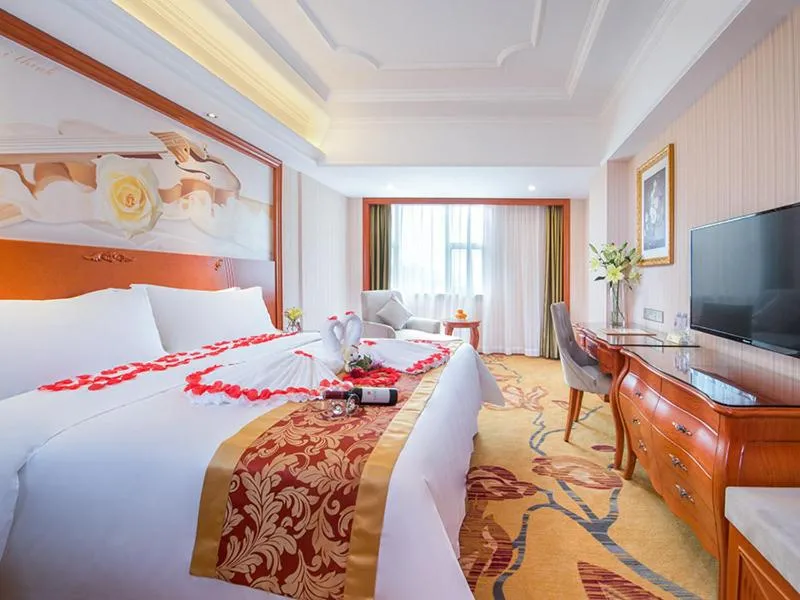 Image of Vienna Hotel Shenzhen Bantian South Huancheng Road