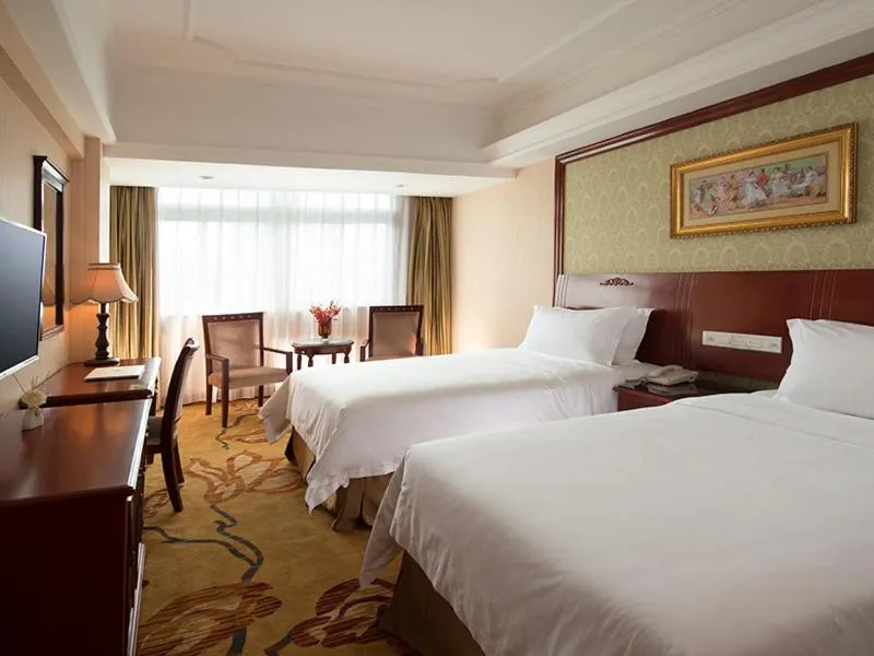 Image 1 of Vienna Hotel Shenzhen Futian Bagua Road