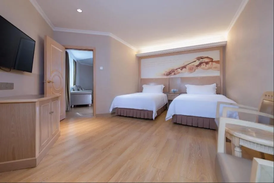 Image 1 of Vienna Hotel Shenzhen Haiwan