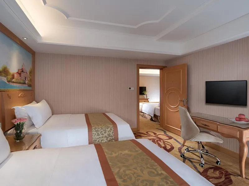 Image of Vienna International Hotel Shenzhen Jingtian