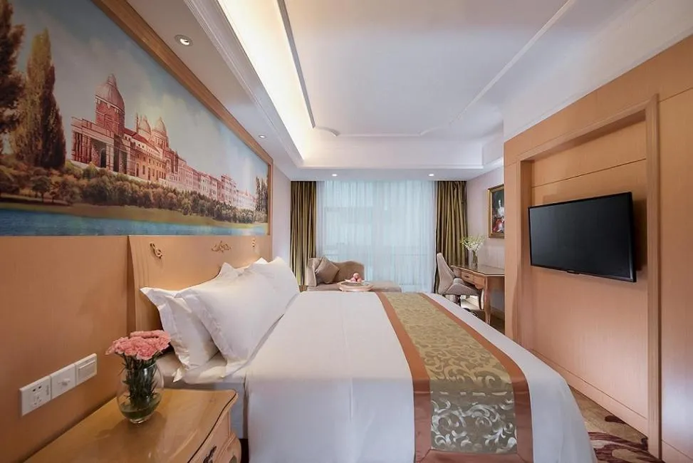 Image 1 of Vienna International Hotel Shenzhen Jingtian