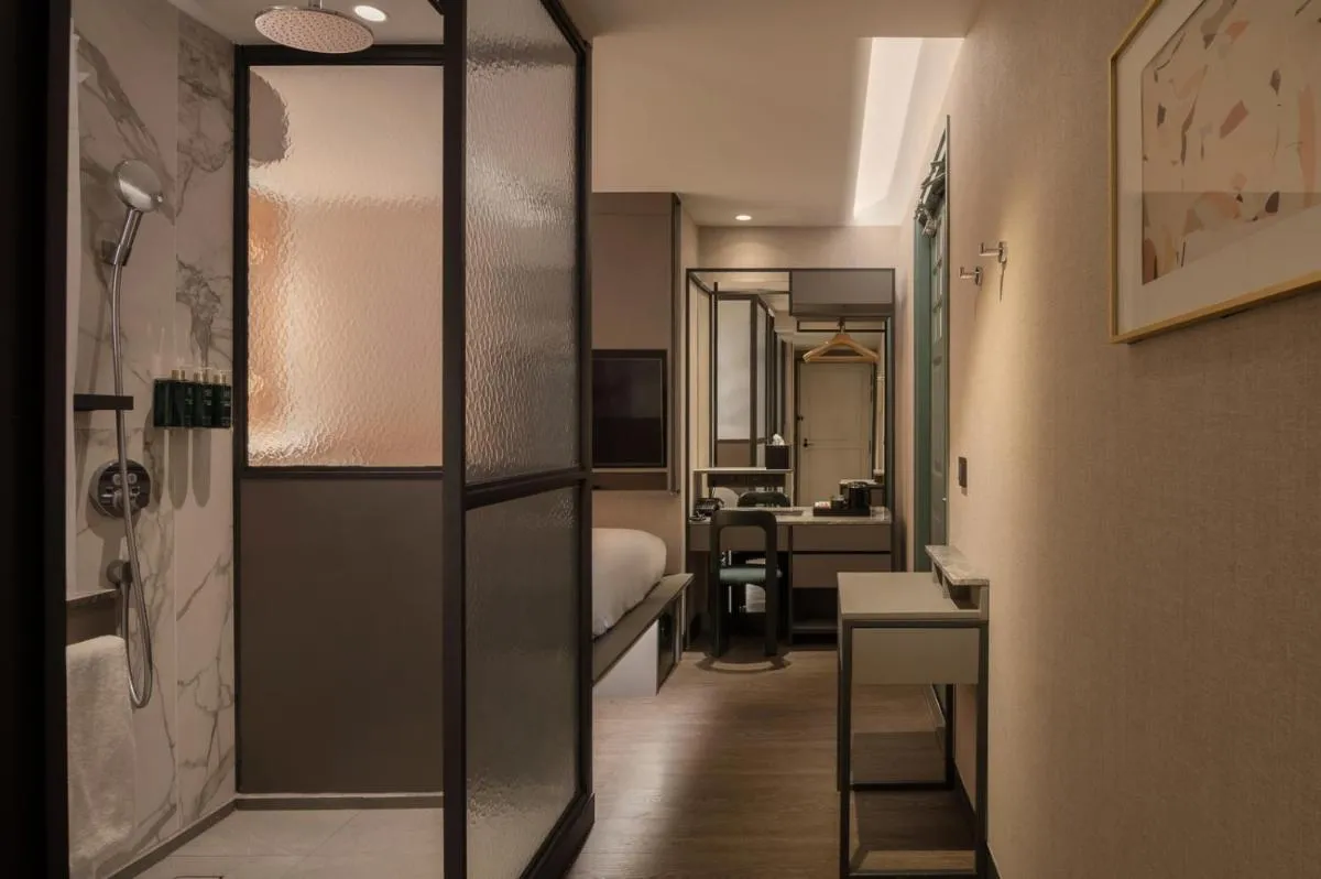 Image 2 of Claude Hotel