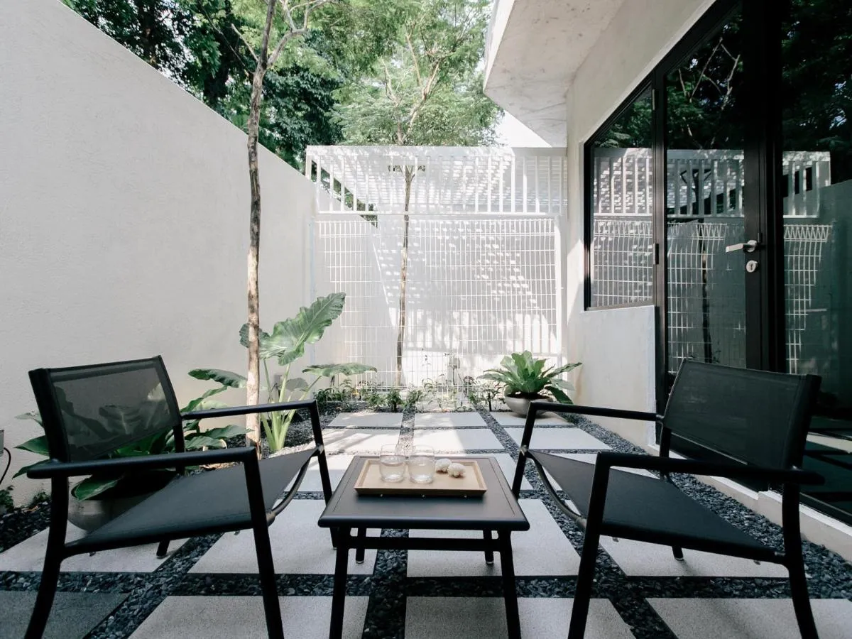 Image 3 of Lloyd’s Inn