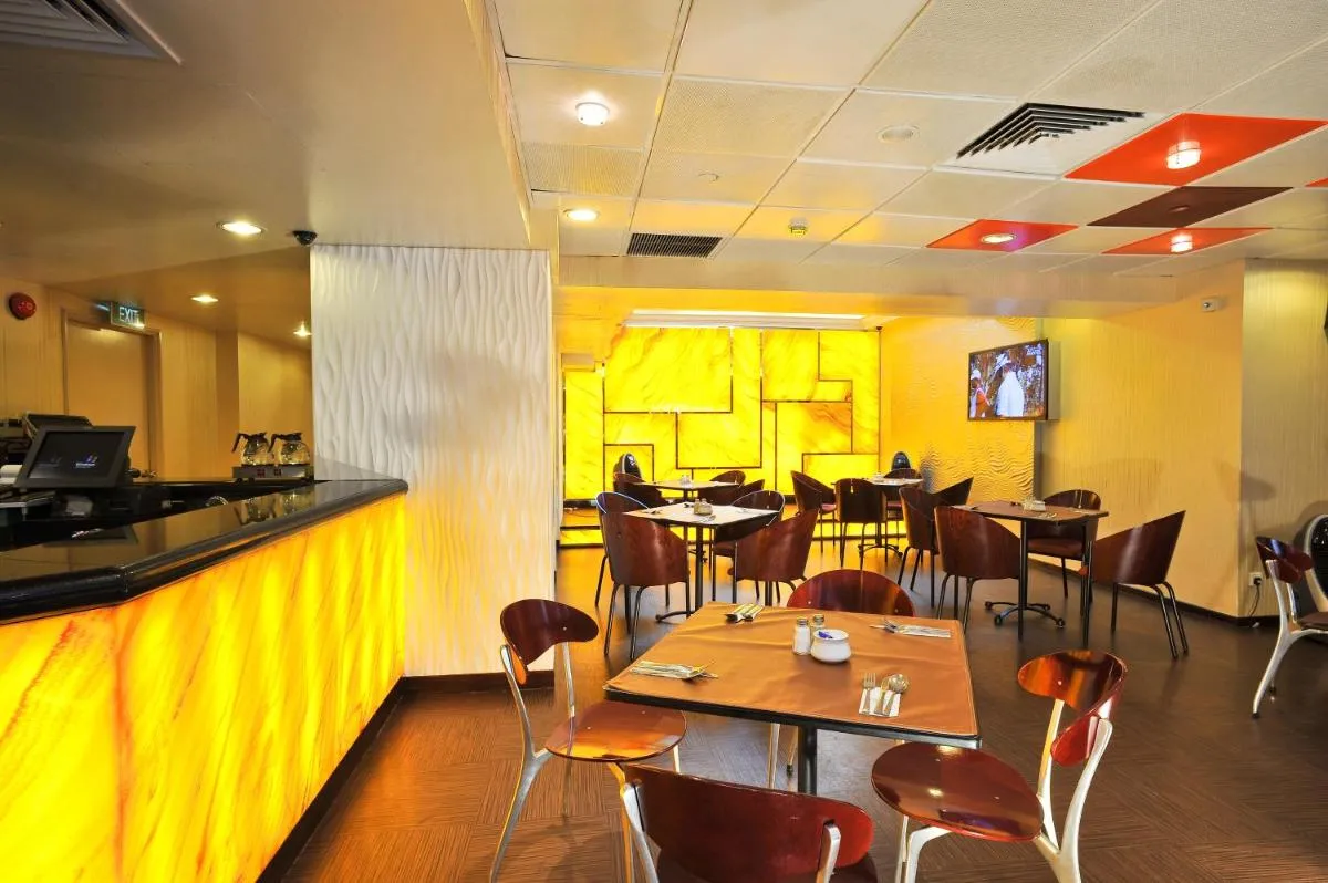 Image 2 of Oxford Hotel