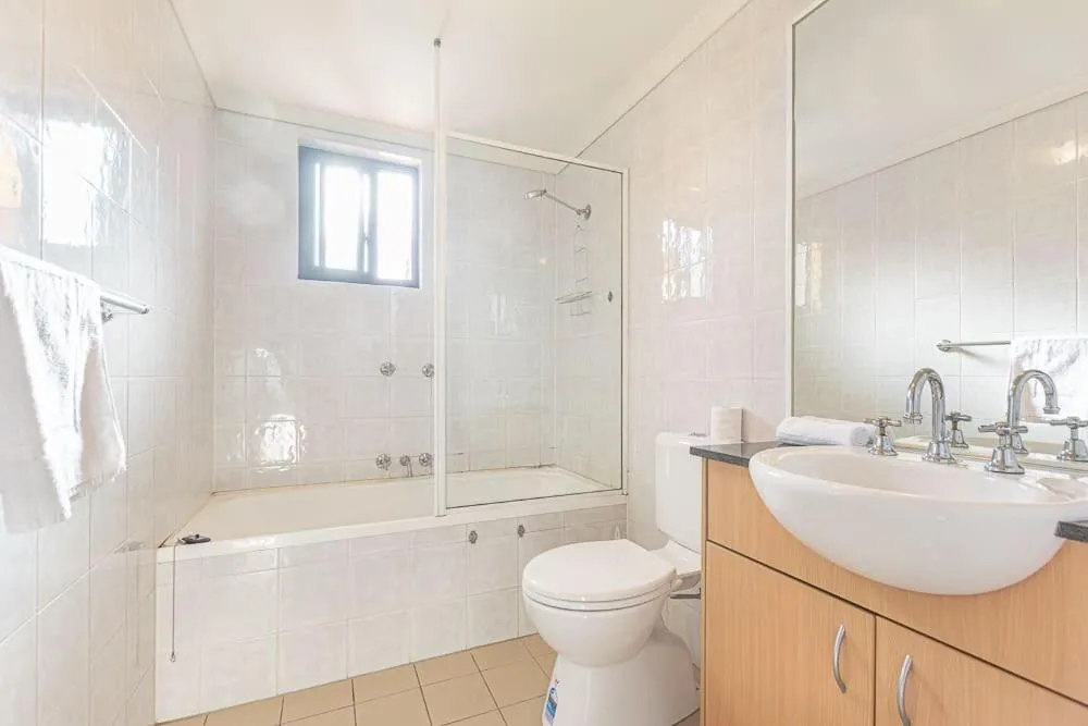 Image 2 of 1BD Apt w City view in the Little Italy