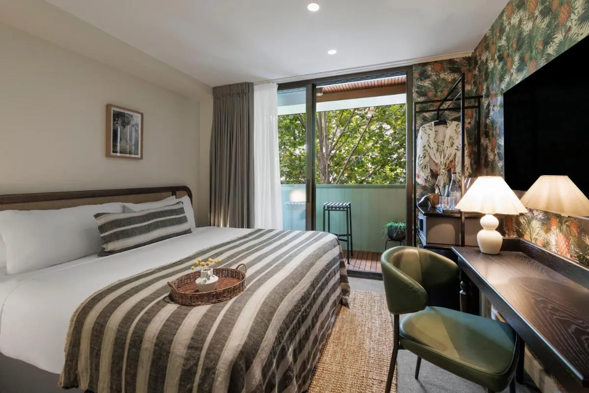 Image 1 of 202 Elizabeth