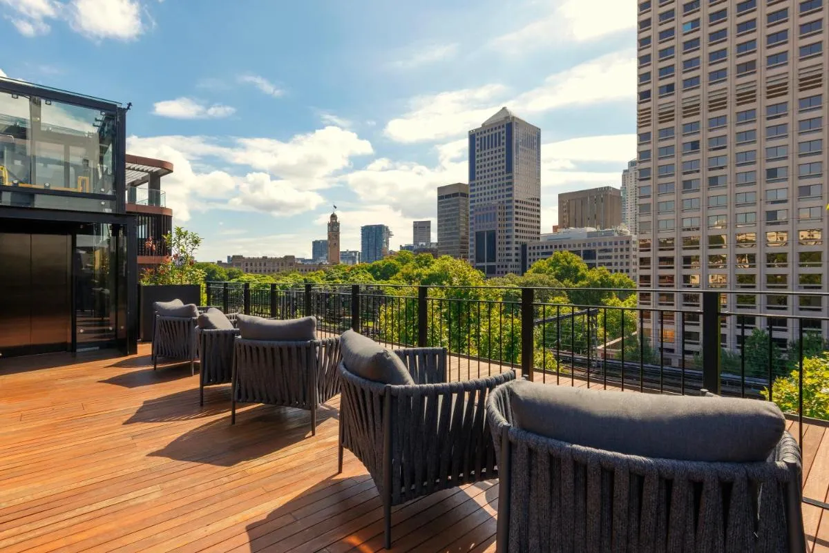 Image 5 of 202 Elizabeth