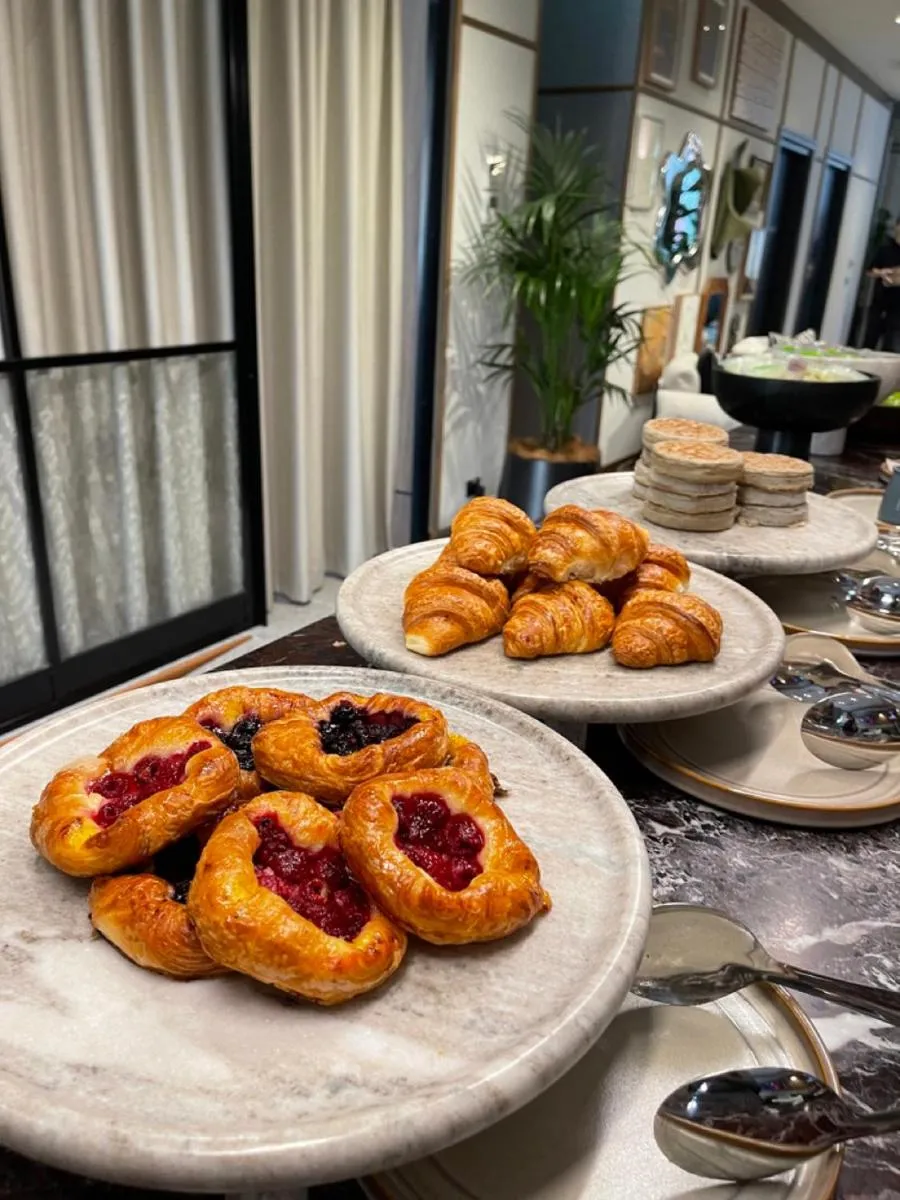 Image 3 of 202 Elizabeth