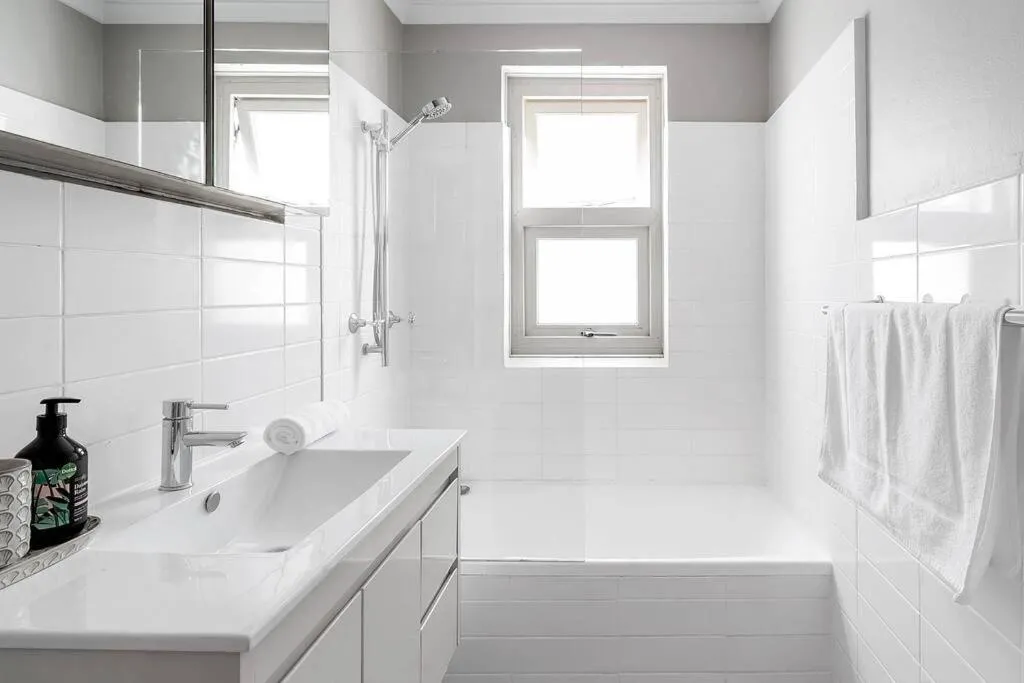 Image 6 of 2B Beach Escape @ 89 Roscoe