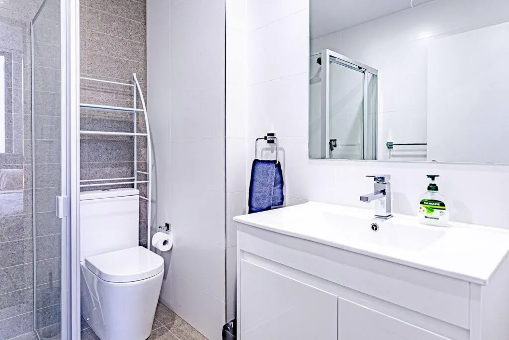 Image 2 of 2Bd 2Bth Lux Apartmt Hurstville