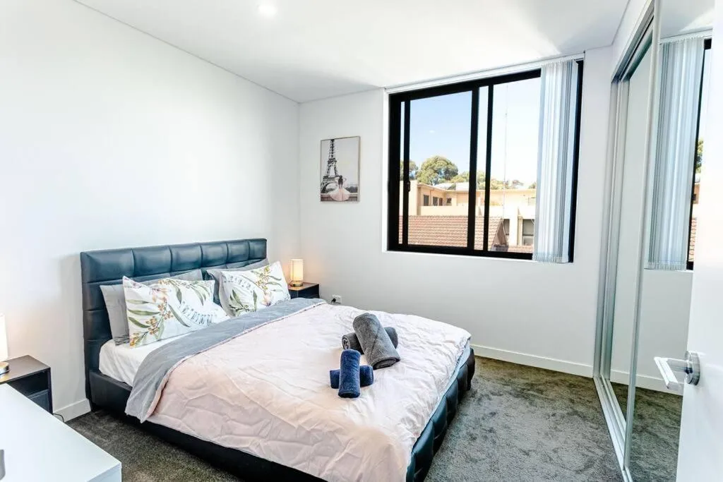 Image 1 of 2Bd 2Bth Lux Apartmt Hurstville