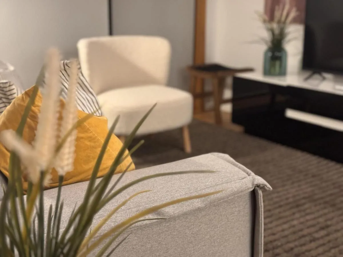 Image 4 of 2 Bdrm Apt in Annandale with Courtyard & Parking