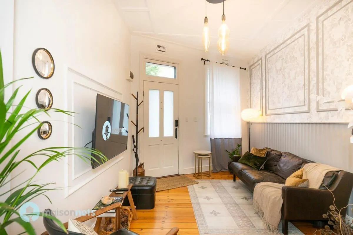 Image 4 of 2 Bedroom House with Courtyard and Aircon