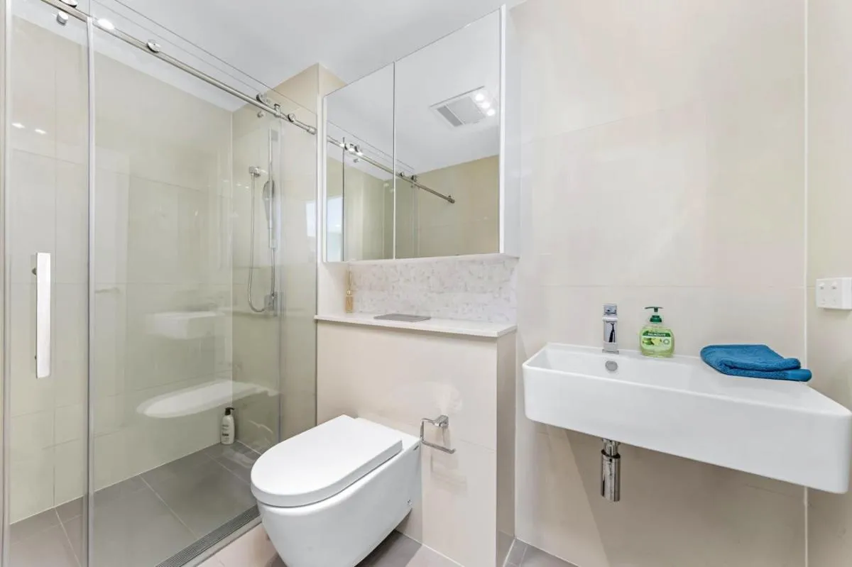 Image 2 of 2Br Apt near Airpot Bay City with Parking