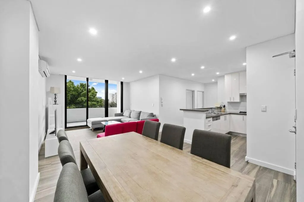 Image 3 of 3Bds& FishM &Citylife Super Cozy