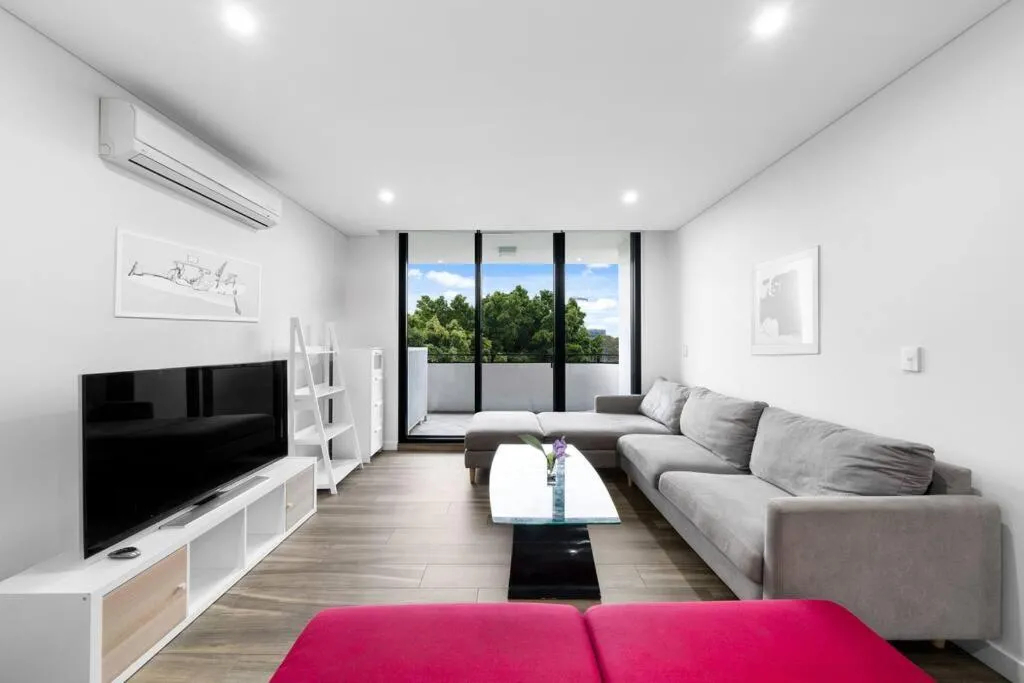 Image 4 of 3Bds& FishM &Citylife Super Cozy