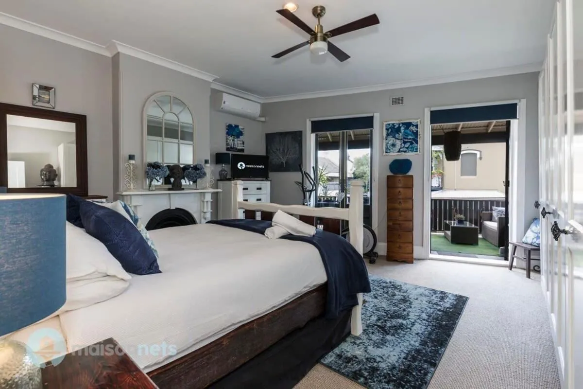 Image 1 of 3 Bedroom House With Large Courtyard & City Views