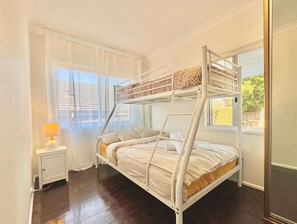 Image of 3 bedroom house with Wi-Fi, Netflix, AC, Timber Floor, Well-fenced