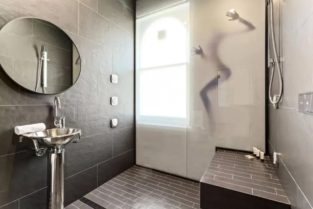 Image 2 of A Luxury Space with Playstation in Darling Harbour