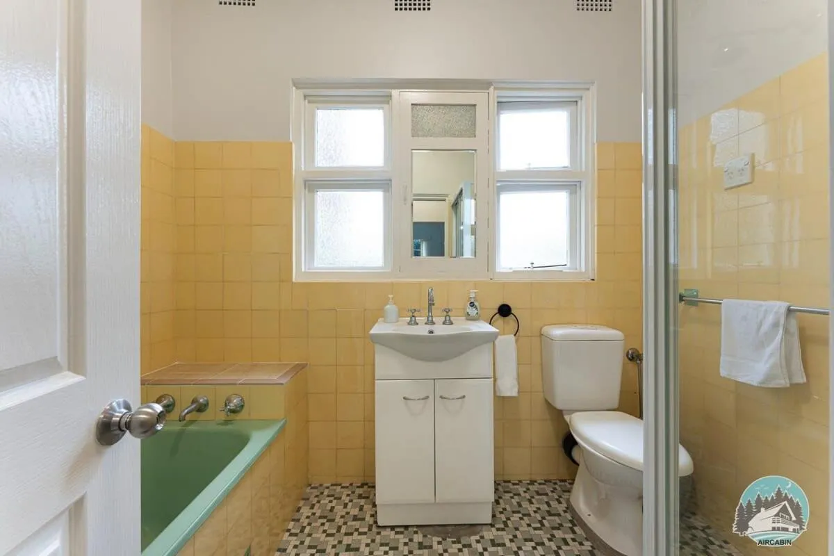 Image 2 of Aircabin – Blakehurst – Spacious – 5 Beds House