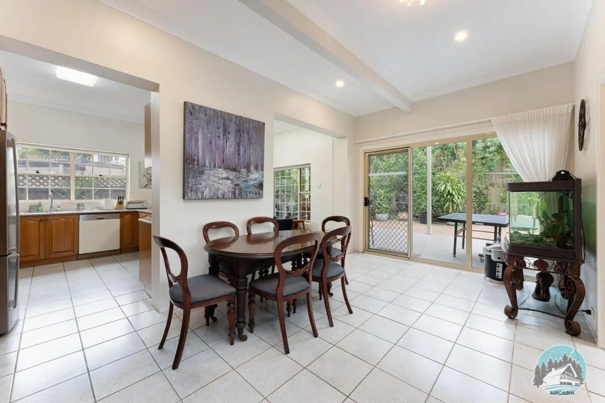 Image 3 of Aircabin – Blakehurst – Spacious – 5 Beds House