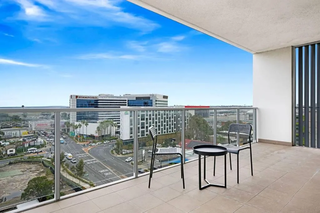 Image 5 of Airport and Waterview Retreat