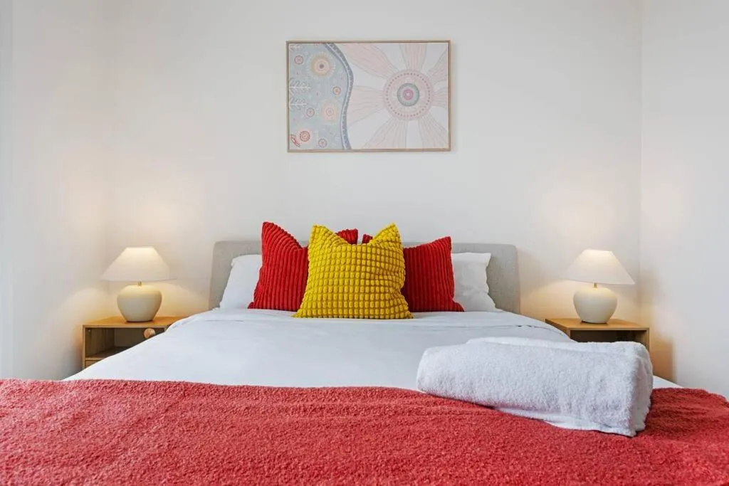 Image 6 of Airport and Waterview Retreat