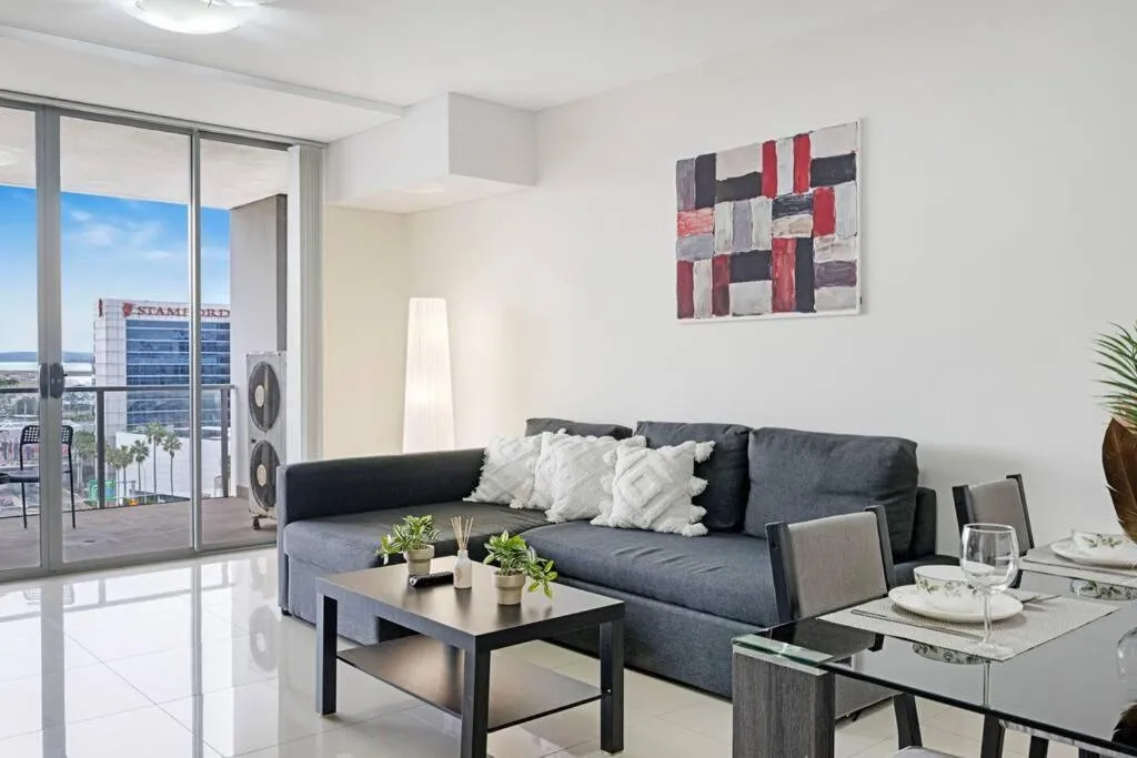 Image 3 of Airport and Waterview Retreat