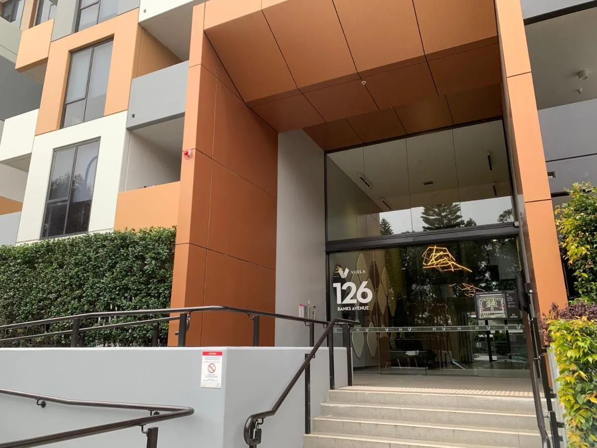 Image 4 of Amazing 1 Bedroom Apt with large living & option for extra sleeping space Plus Gym Spa Pool Sauna and BBQ in Garden