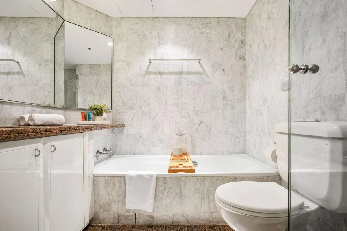 Image 2 of Amazing Sydney Apartment with Pool, Gym and Sauna