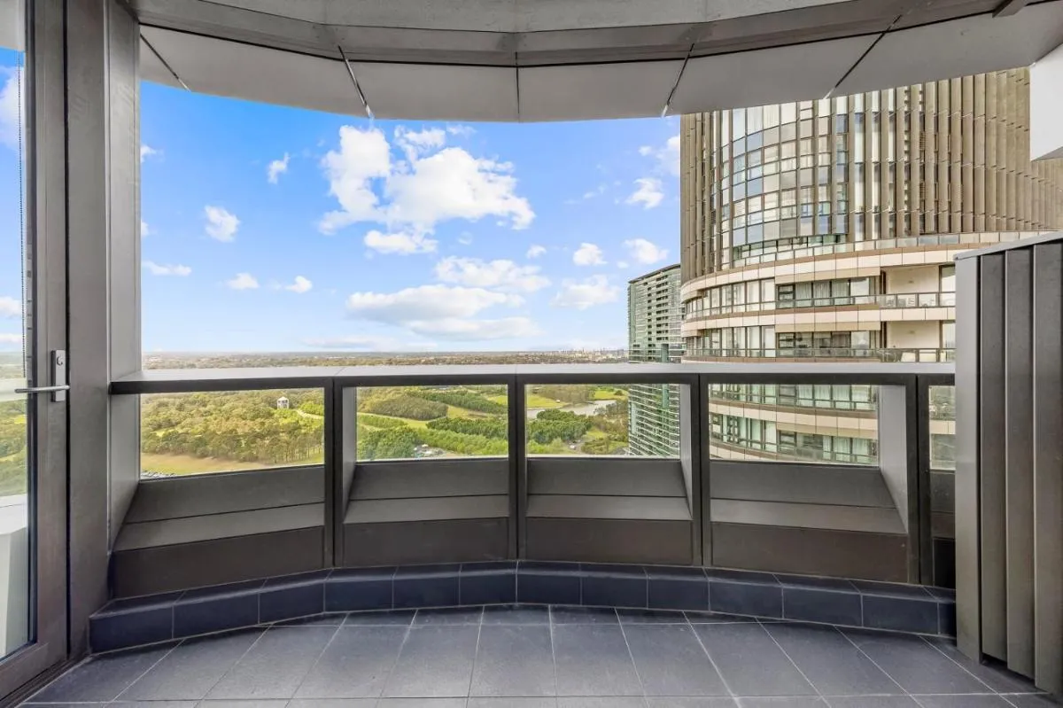 Image 6 of Amazing city view high level Apt