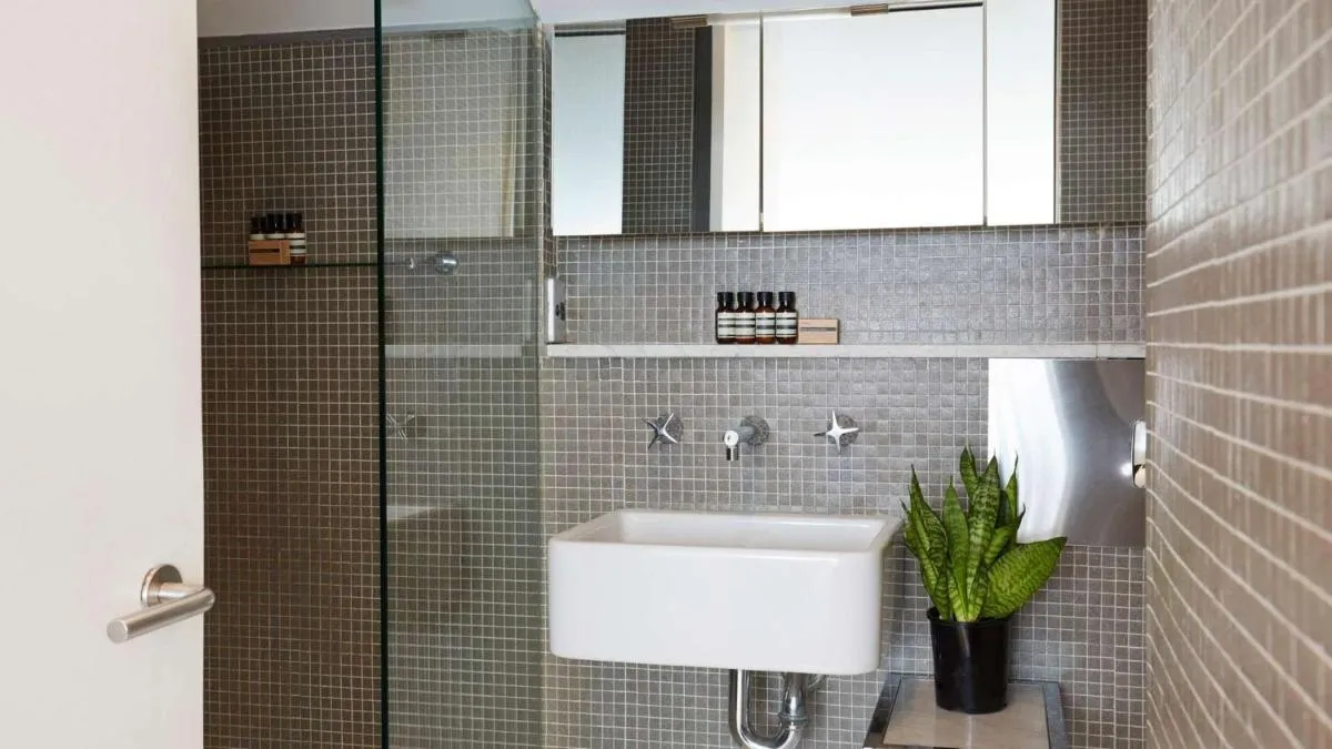 Image 6 of Apartment One