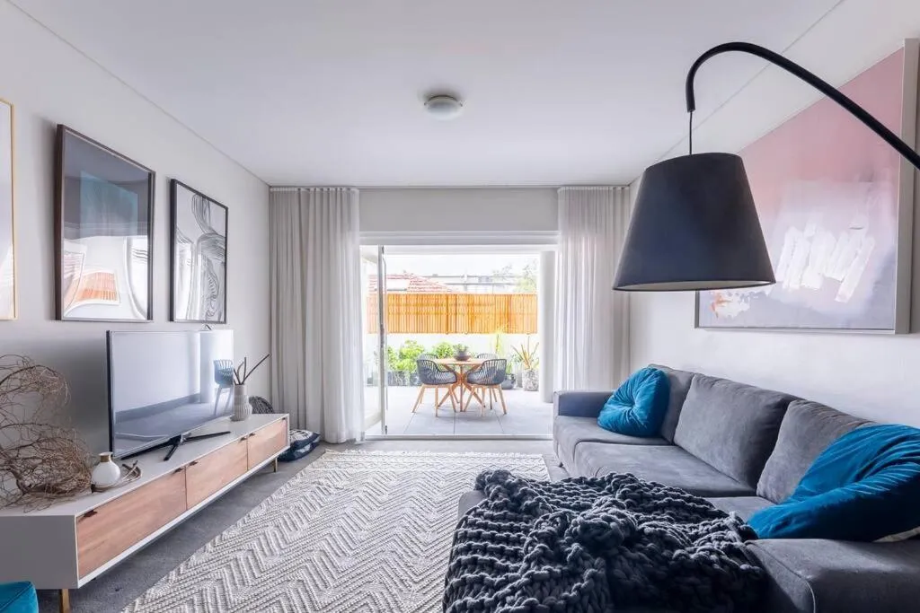 Image 4 of Balmain Designer 1 Bedroom Apartment with Parking