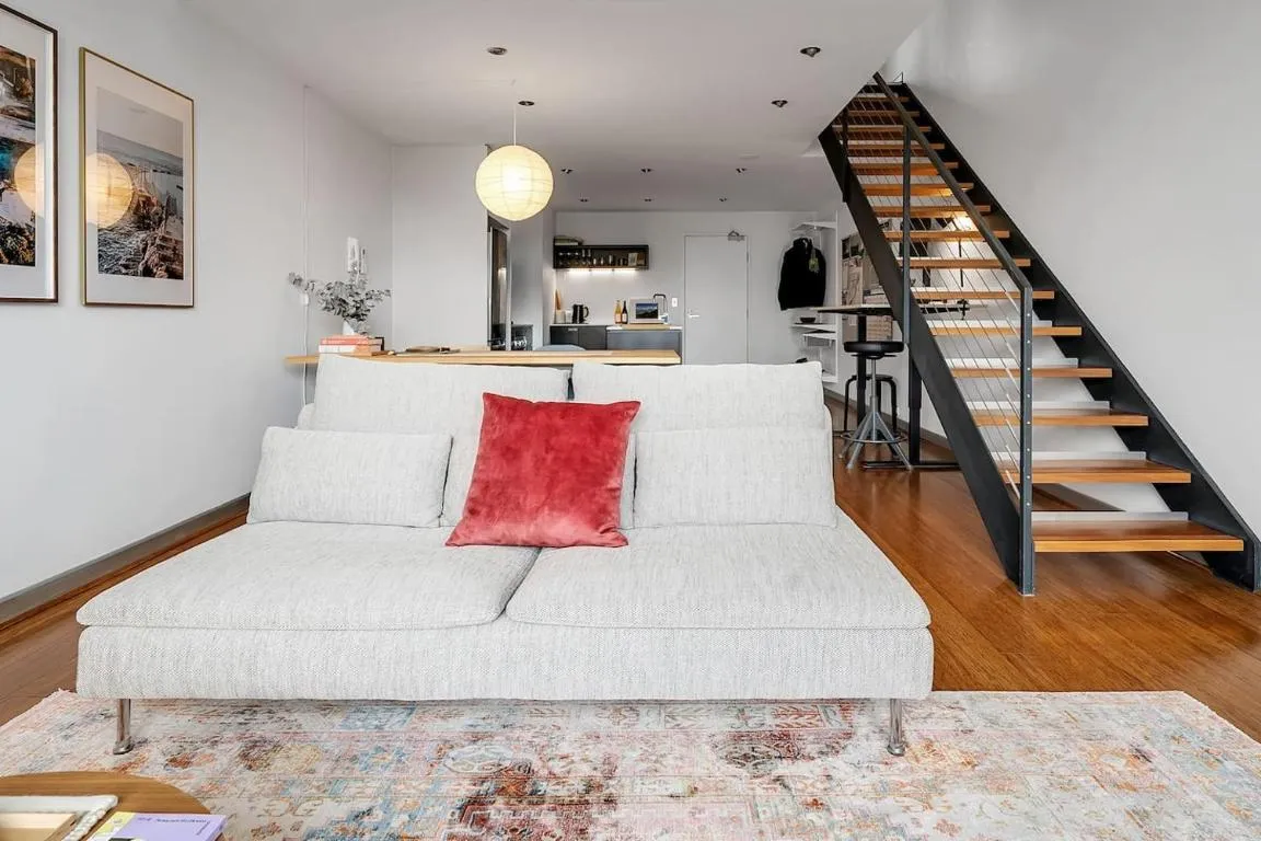 Image of Berlin Muse – Stylish Comfort Meets Urban Zest