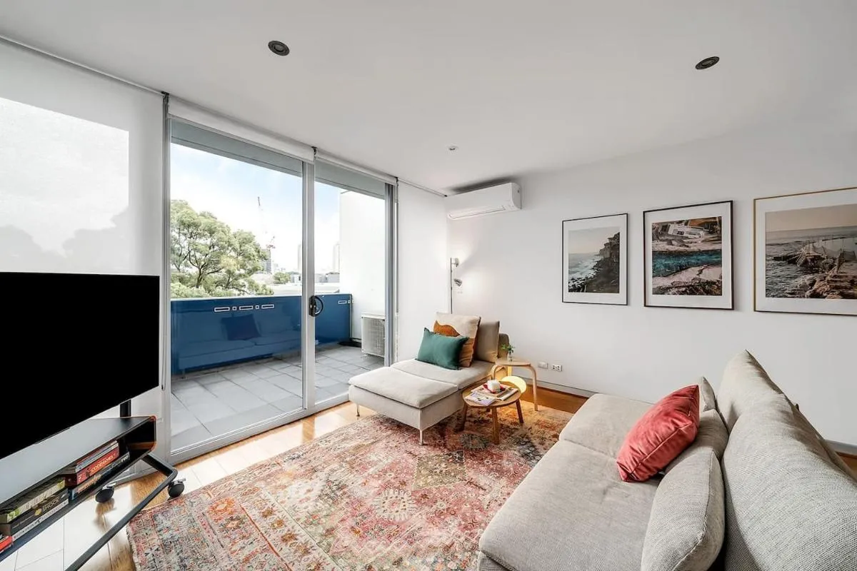 Image 4 of Berlin Muse – Stylish Comfort Meets Urban Zest