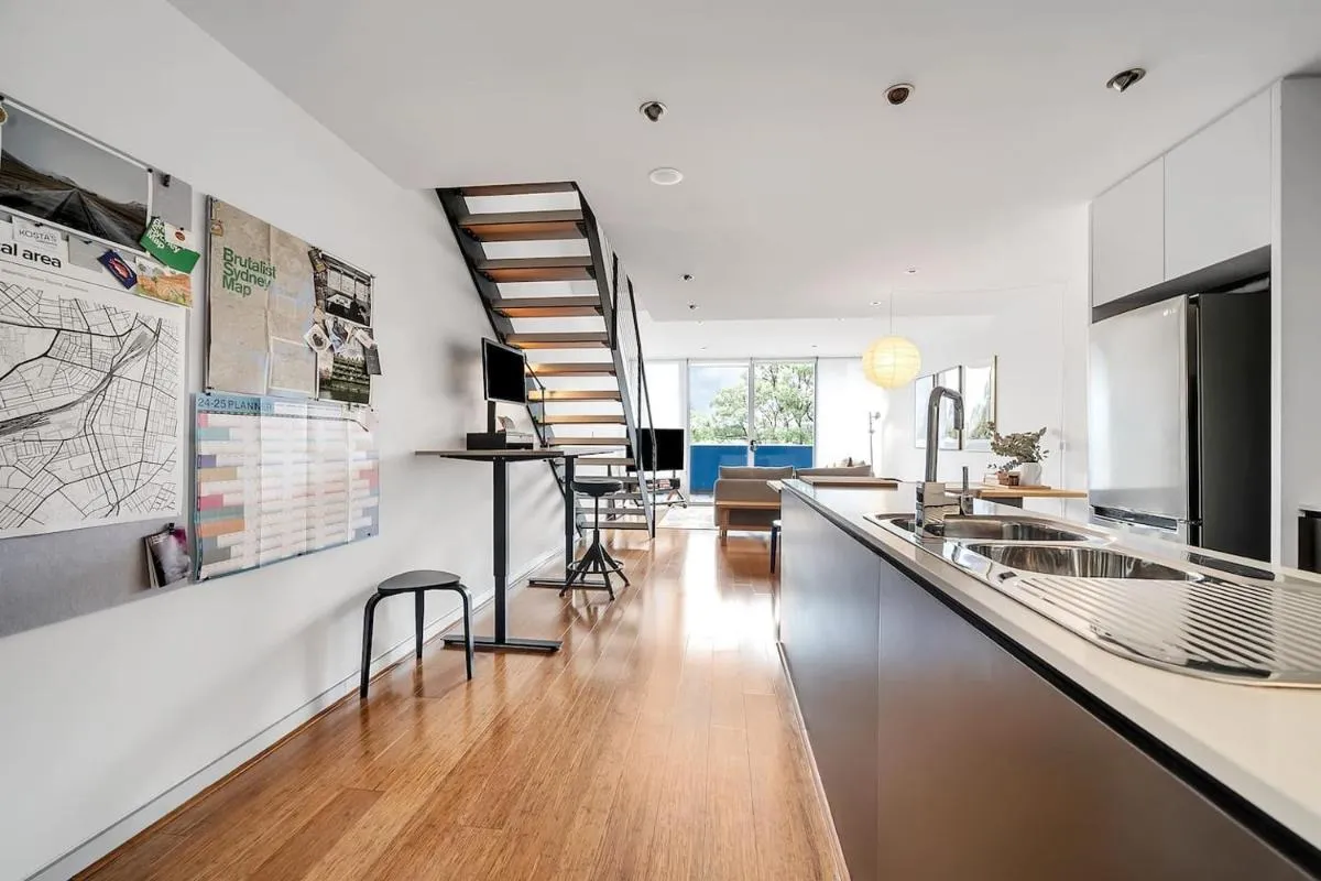 Image 3 of Berlin Muse – Stylish Comfort Meets Urban Zest