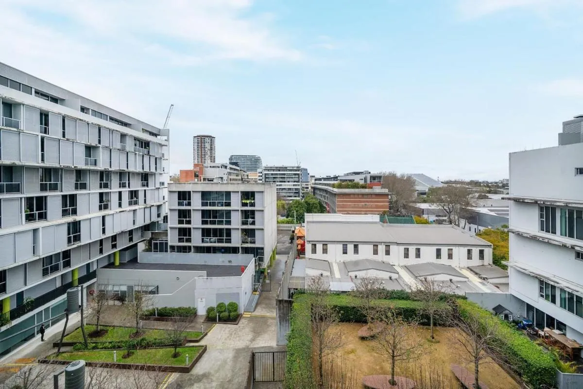 Image 5 of Berlin Muse – Stylish Comfort Meets Urban Zest